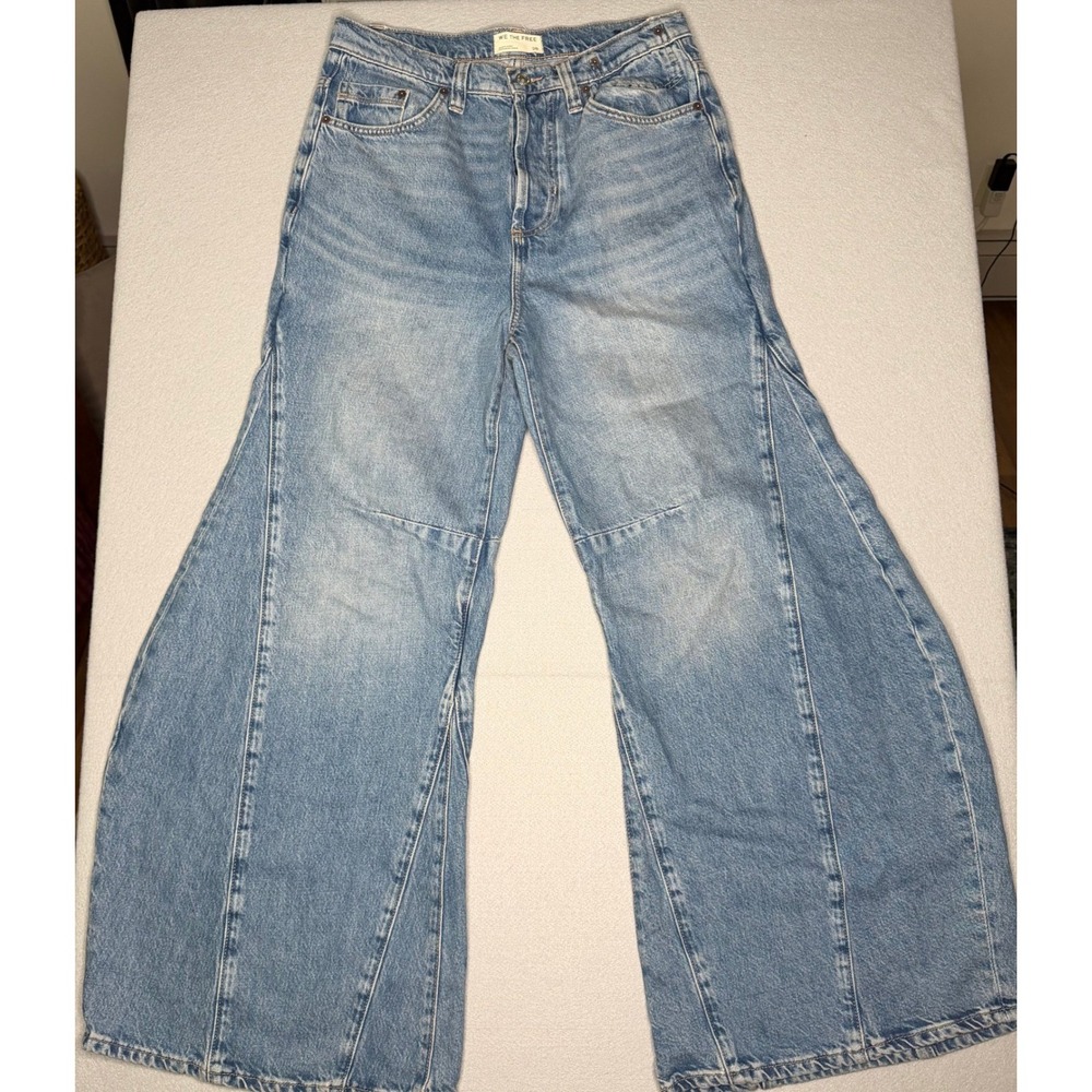 We The Free Eden High Slouchy Flare Jeans Light Blue Denim Womens Size 28